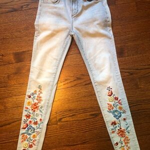 DRIFTWOOD light washed Skinny Jeans with Floral Embroidery